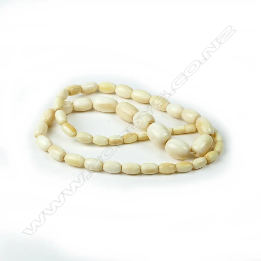 A vintage ivory bead necklace Image 1++