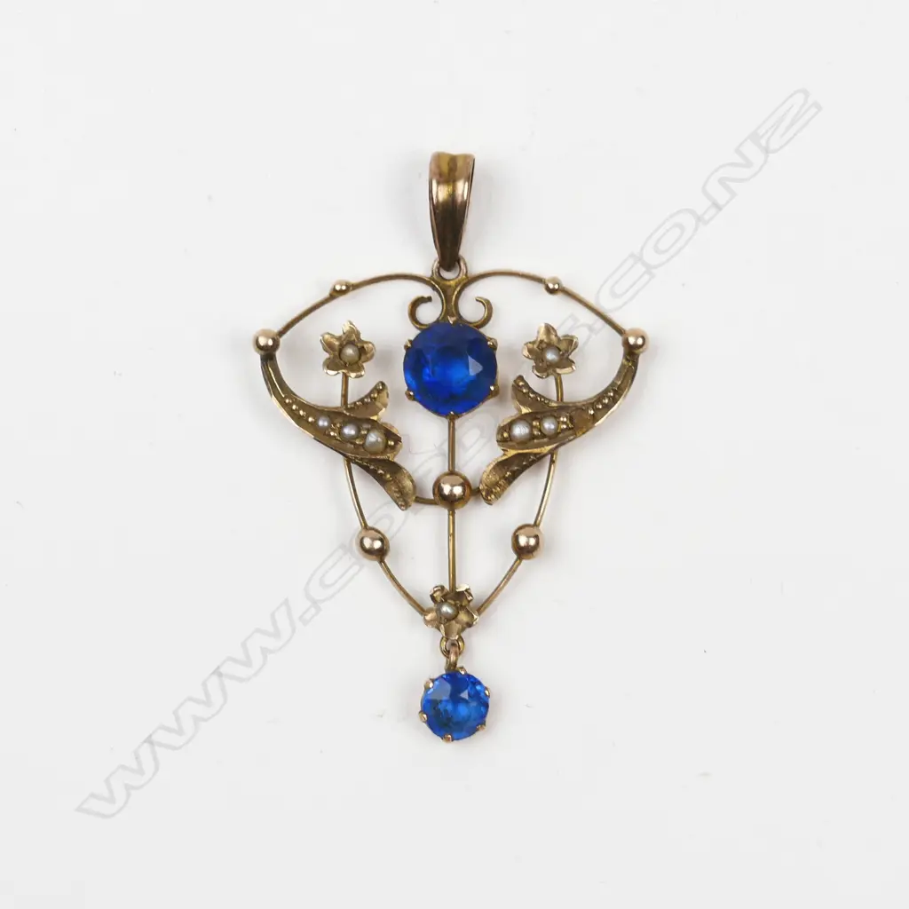 An Edwardian 9ct. yellow gold seed pearl and blue stone pendant Image 1++