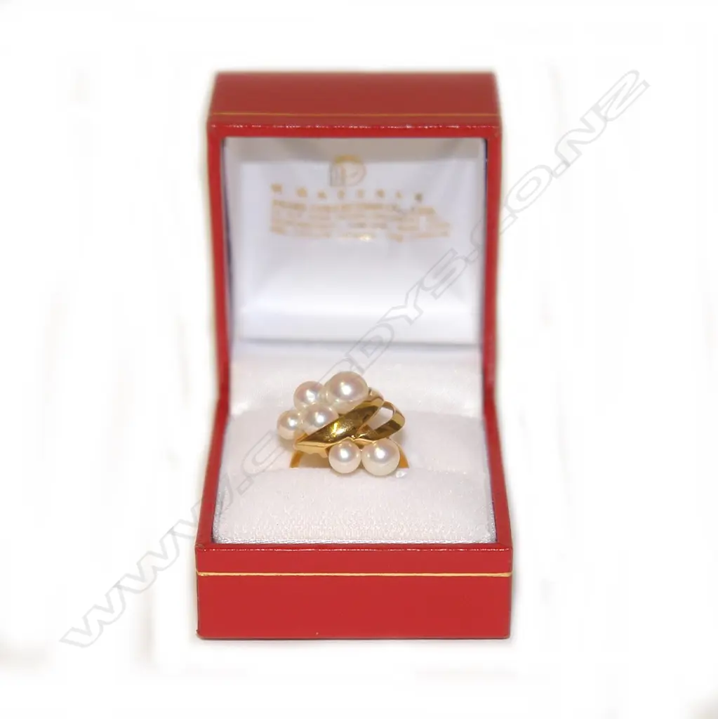 A vintage 18ct. yellow gold and pearl cluster ring Image 1++