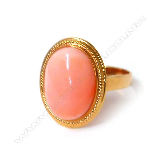A vintage 14ct. yellow gold and pink coral dress ring Image 1++