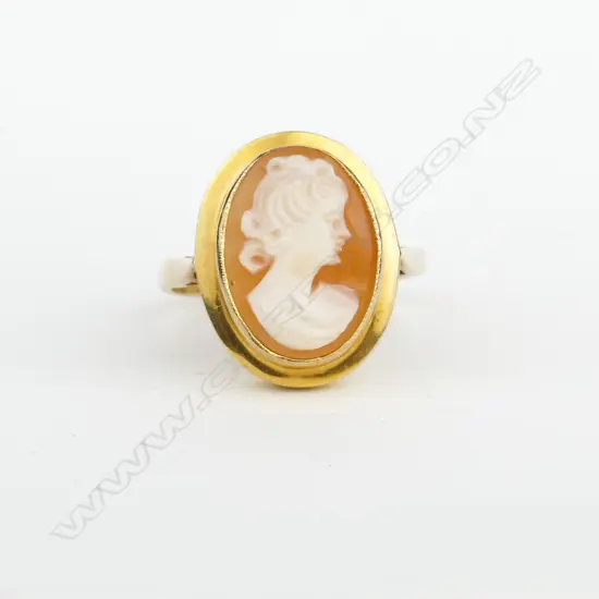 A vintage 9ct. yellow gold and cameo ring
