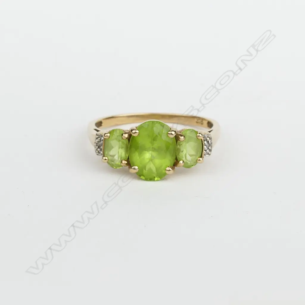 An estate 9ct. yellow gold peridot and diamond dress ring Image 1++