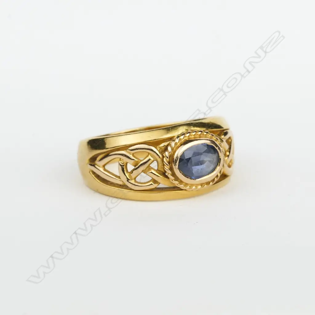 A substantial 18ct. yellow gold and sapphire dress ring Image 1++