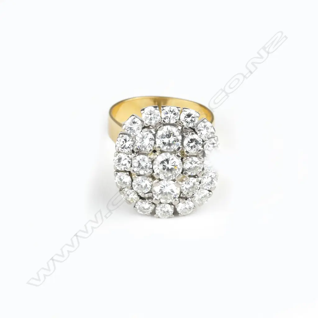 An impressive 18ct. gold and diamond dress ring Image 1++