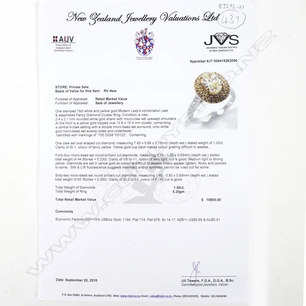 An 18ct. gold and diamond cluster ring Image 1++