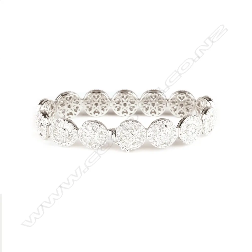 An impressive 18ct. white gold and diamond bracelet Image 1++