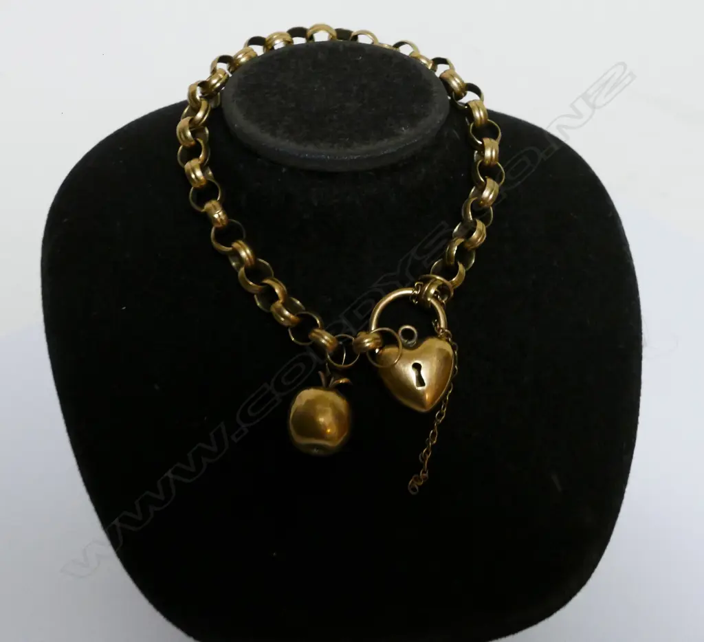A 9ct. gold bracelet Image 1++