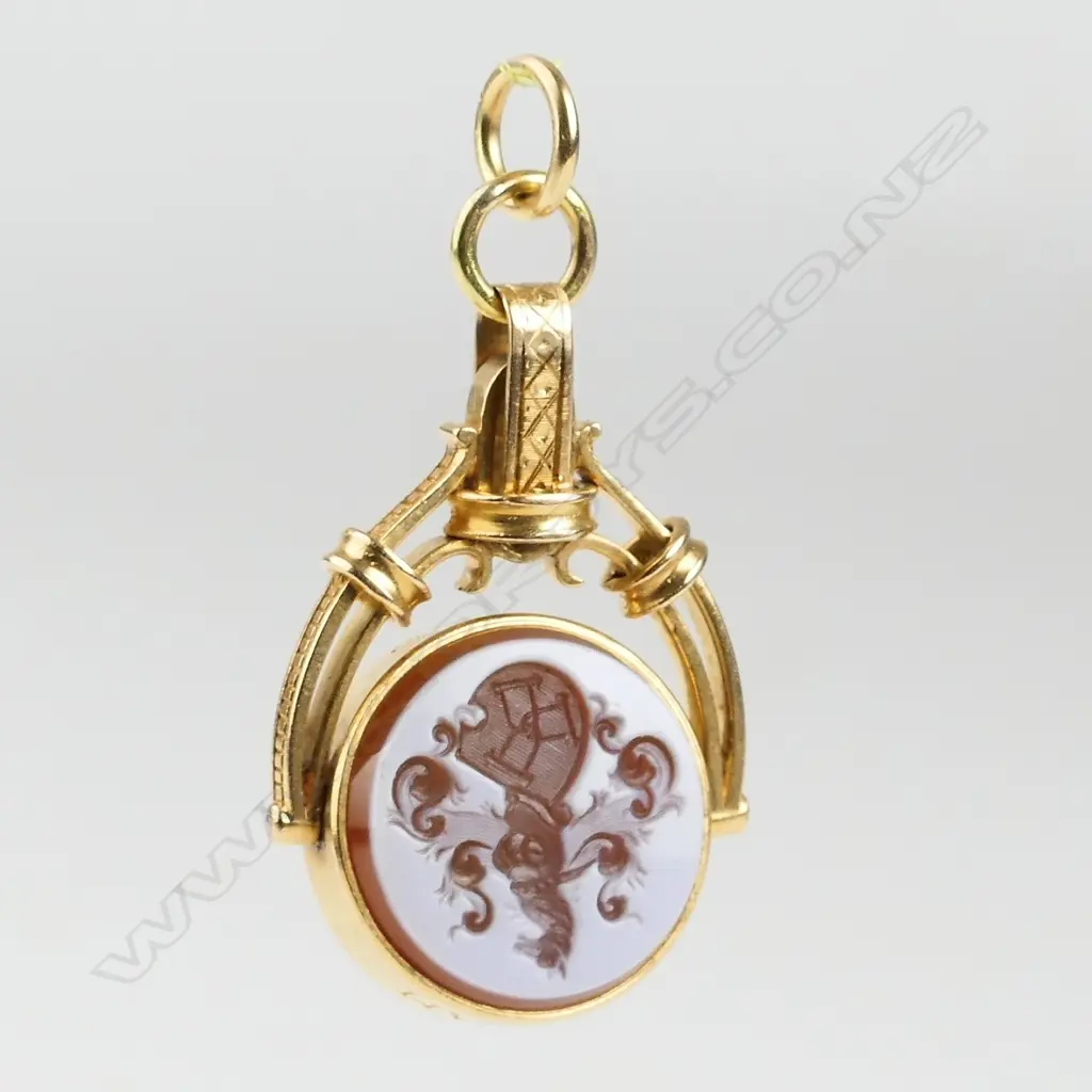 A 15ct. gold spinner Image 1++