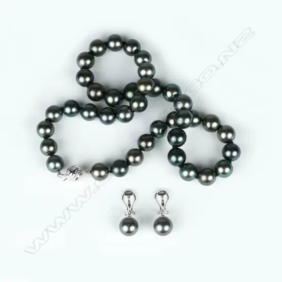 A single strand Tahitian black pearl necklace