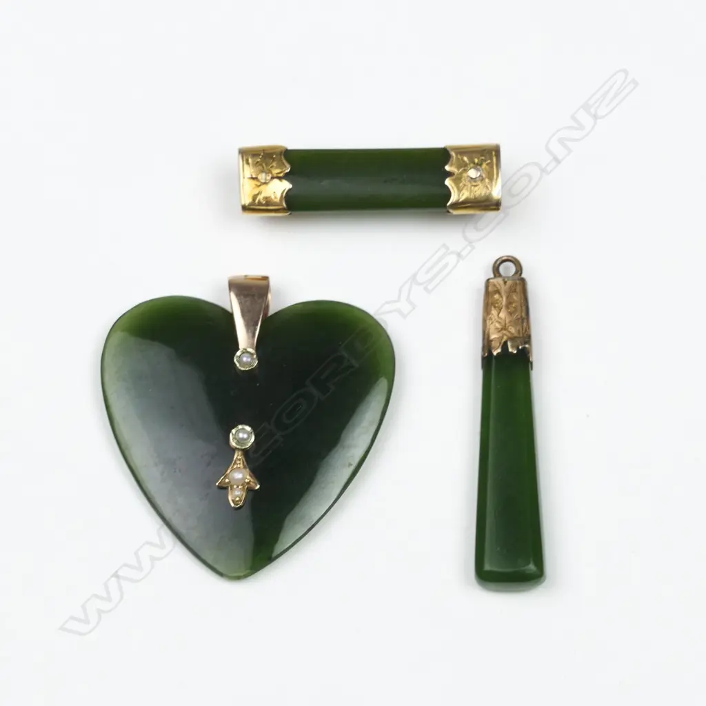 Three vintage N.Z. greenstone and gold mounted items Image 1++