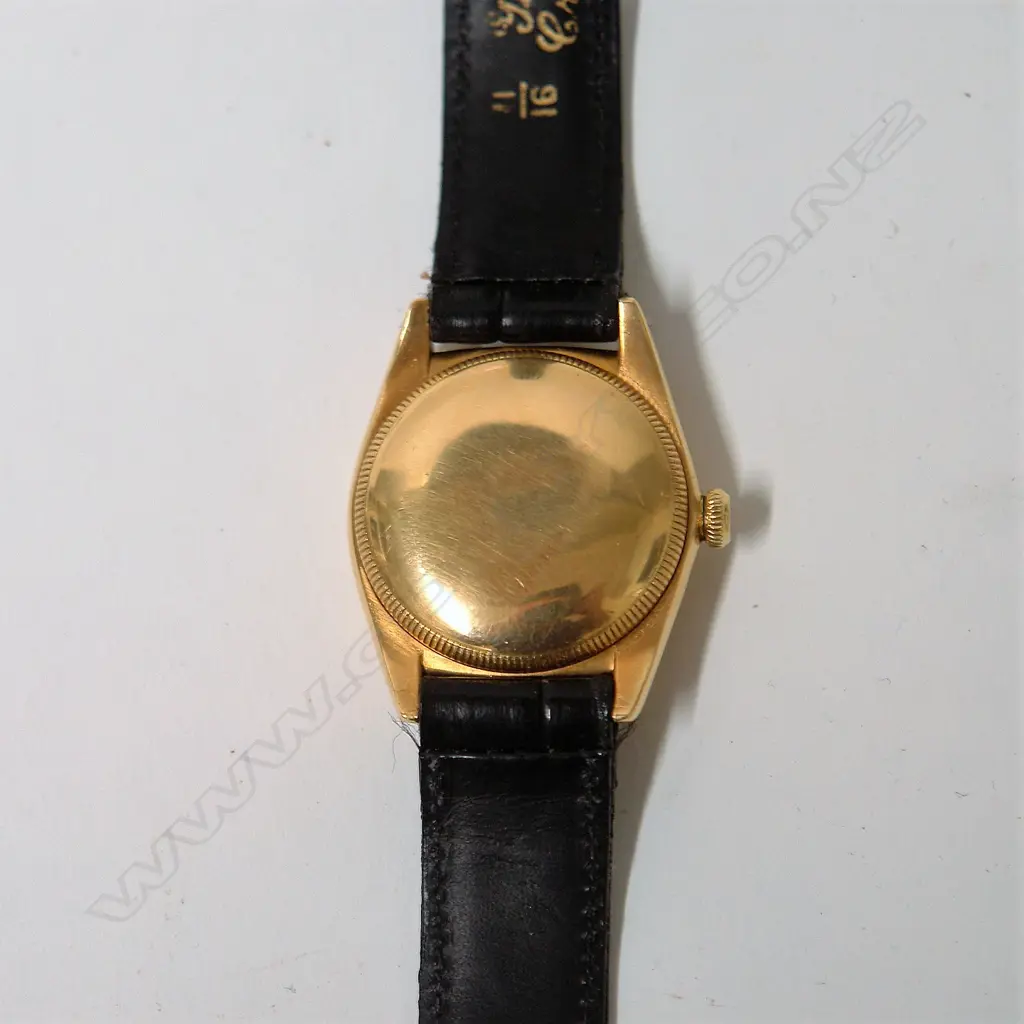 A late 1940s gent's 18ct. yellow gold Rolex bubble-back Oyster Perpetual Chronometer wristwatch Image 1++