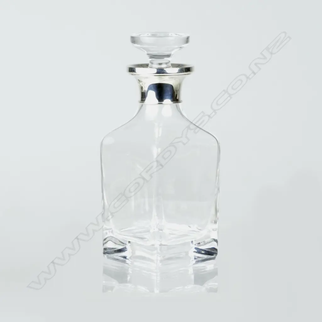 A plain square section crystal scent bottle with silver collar Image 1++