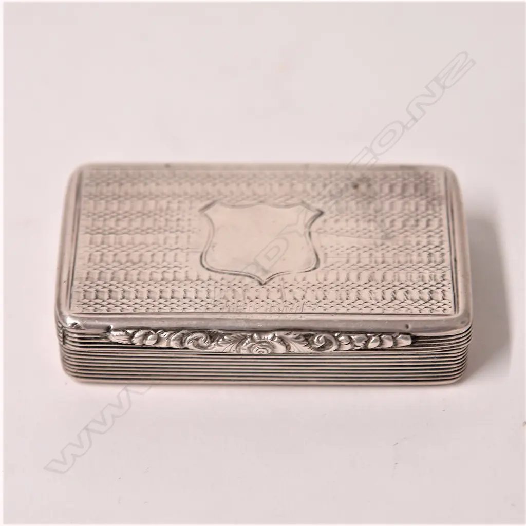 An early Victorian silver snuff box Image 1++