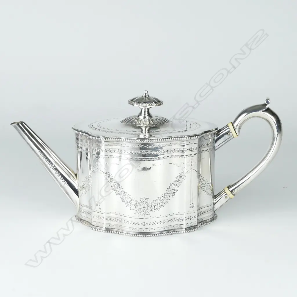 A Georgian Revival can-shaped teapot Image 1++