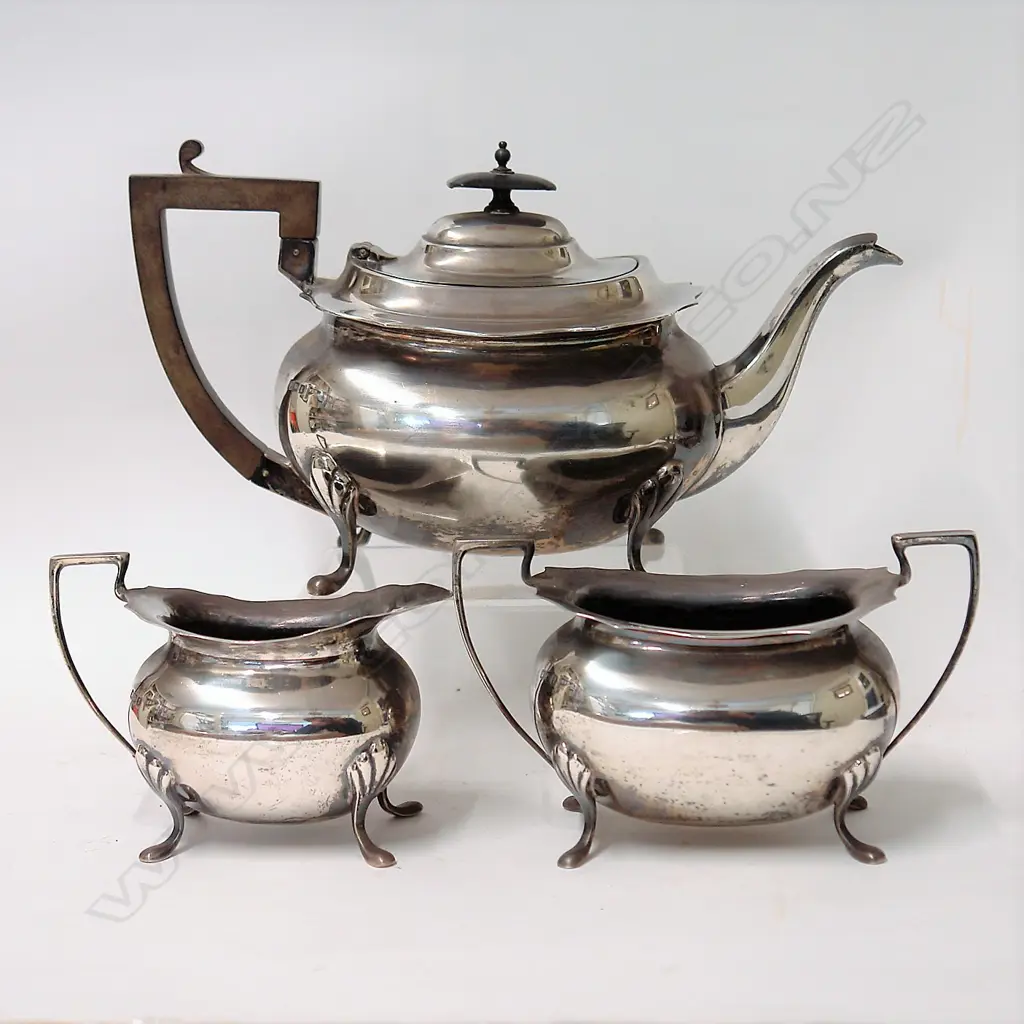 An early 20thC silver three-piece tea-set Image 1++