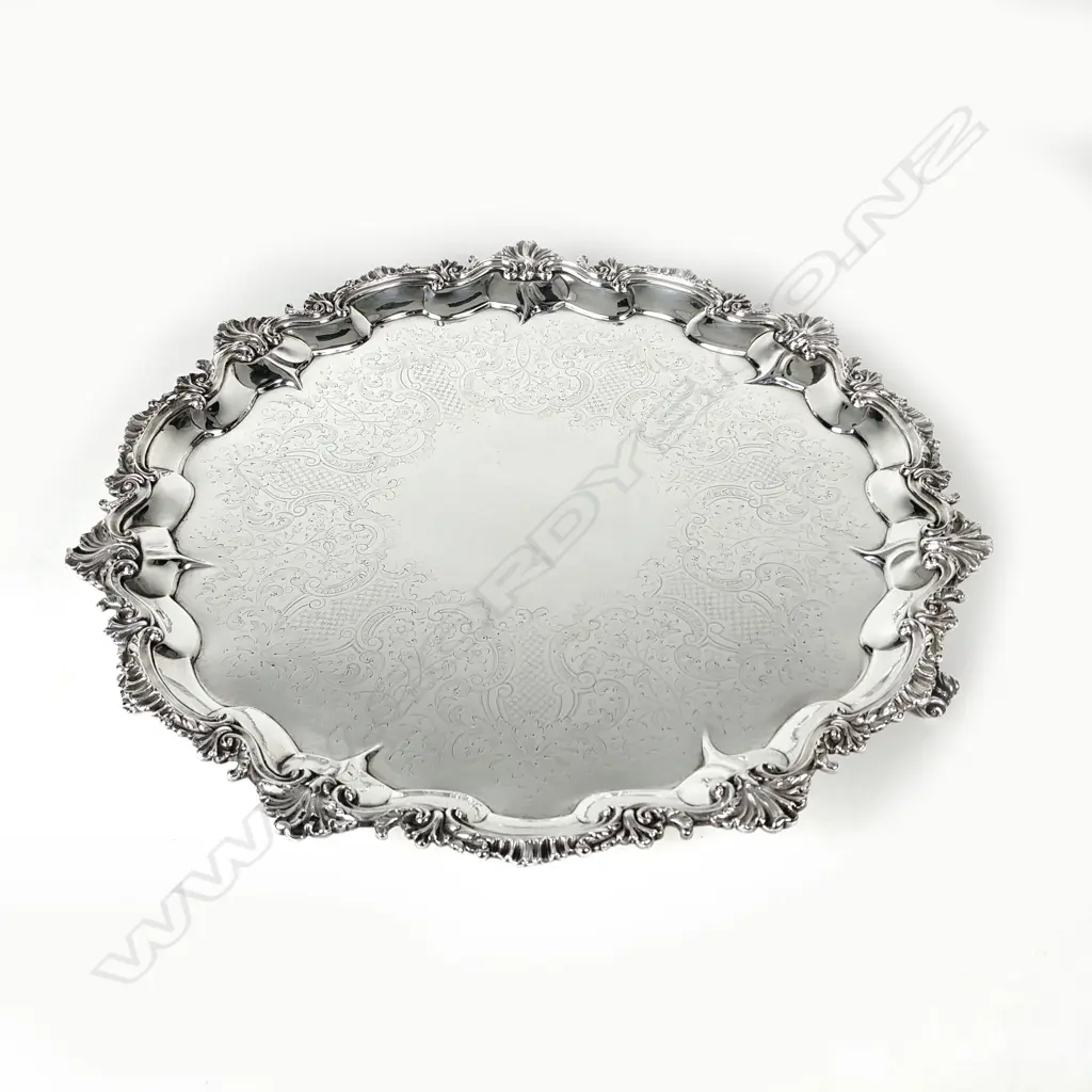 A large heavy and impression George III silver salver Image 1++