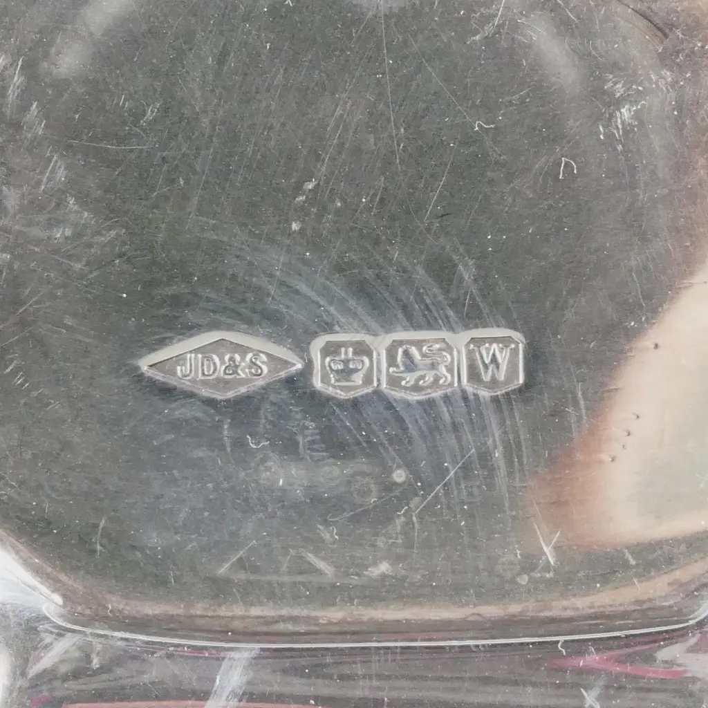 A silver salver Image 1++