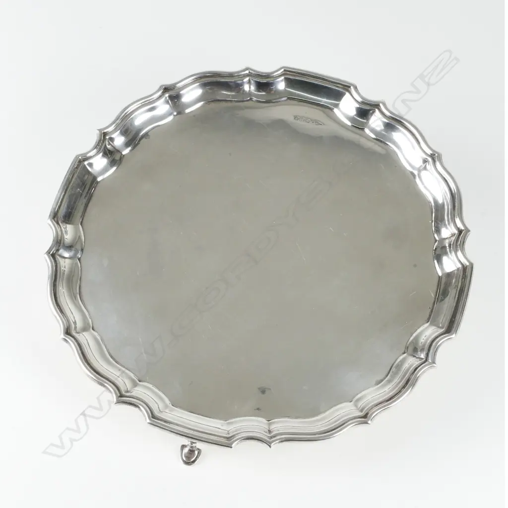 A silver salver Image 1++