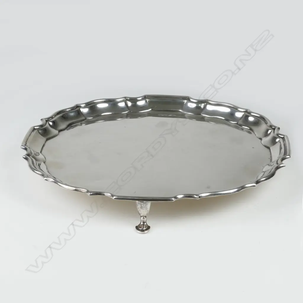 A silver salver Image 1++