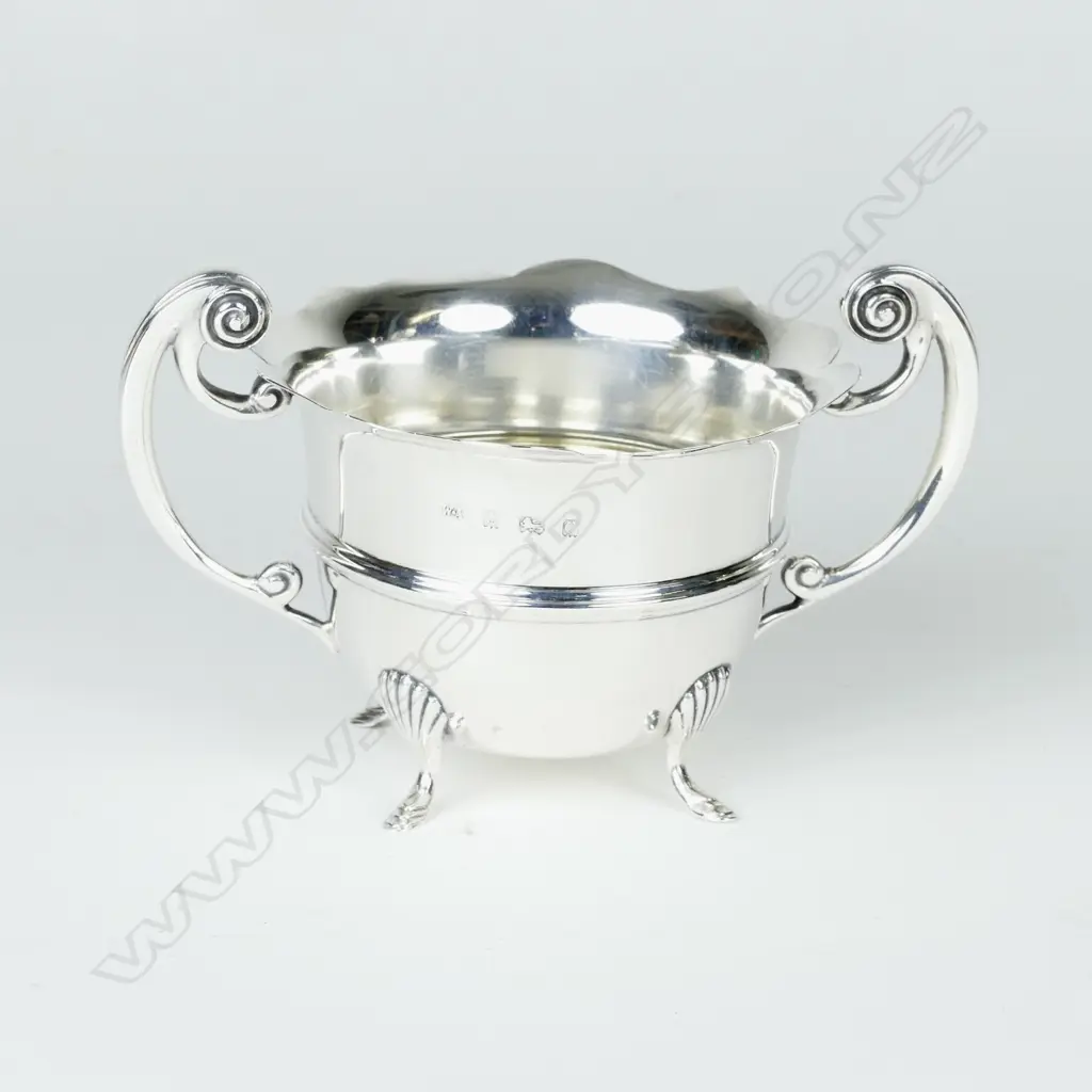 A small Edwardian two handled silver sugar basin Image 1++
