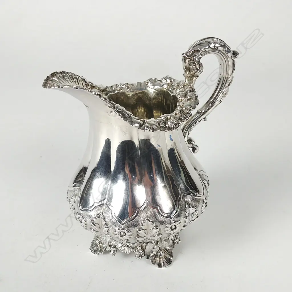 A George IV silver baluster cream jug Image 1++