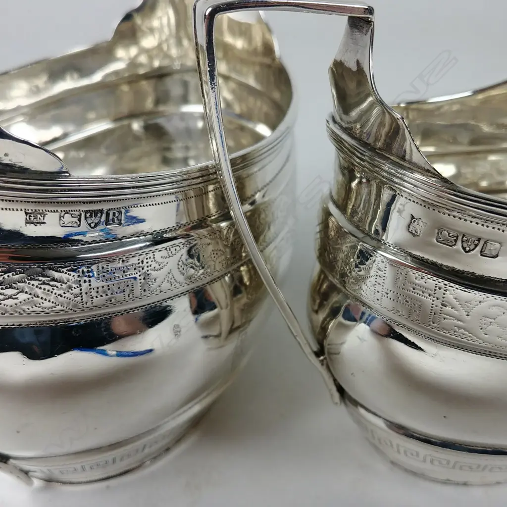 An Edwardian Georgian Revival silver cream jug and two-handled basin Image 1++