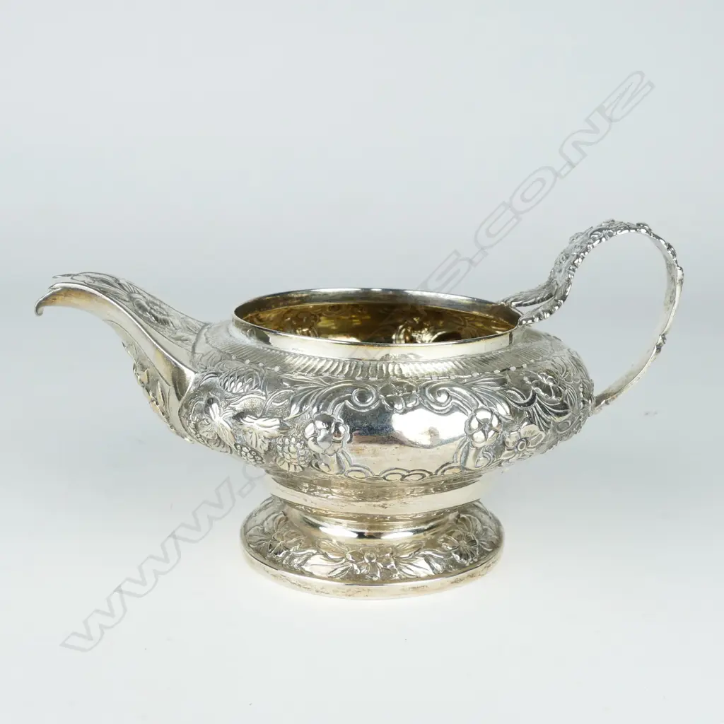 A George IV embossed circular cream jug Image 1++