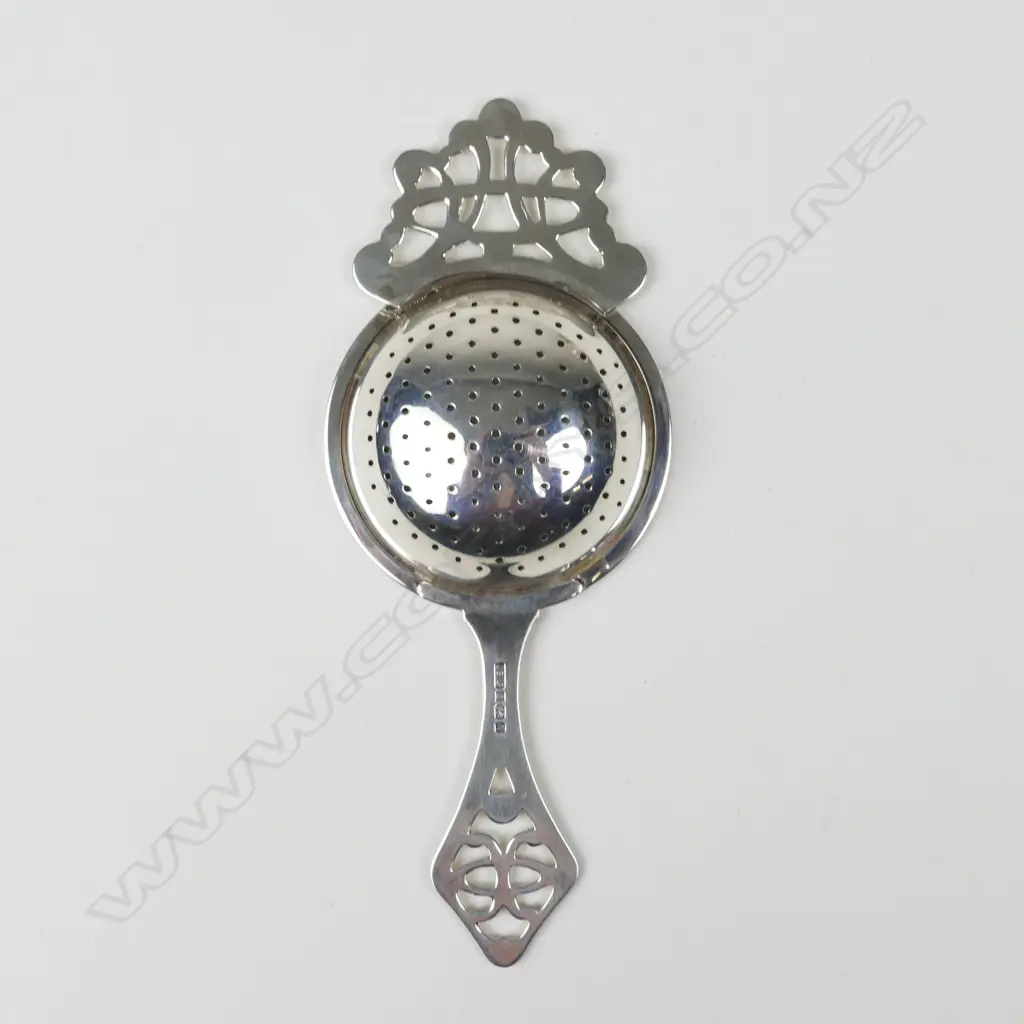 A modern silver tea strainer Image 1++