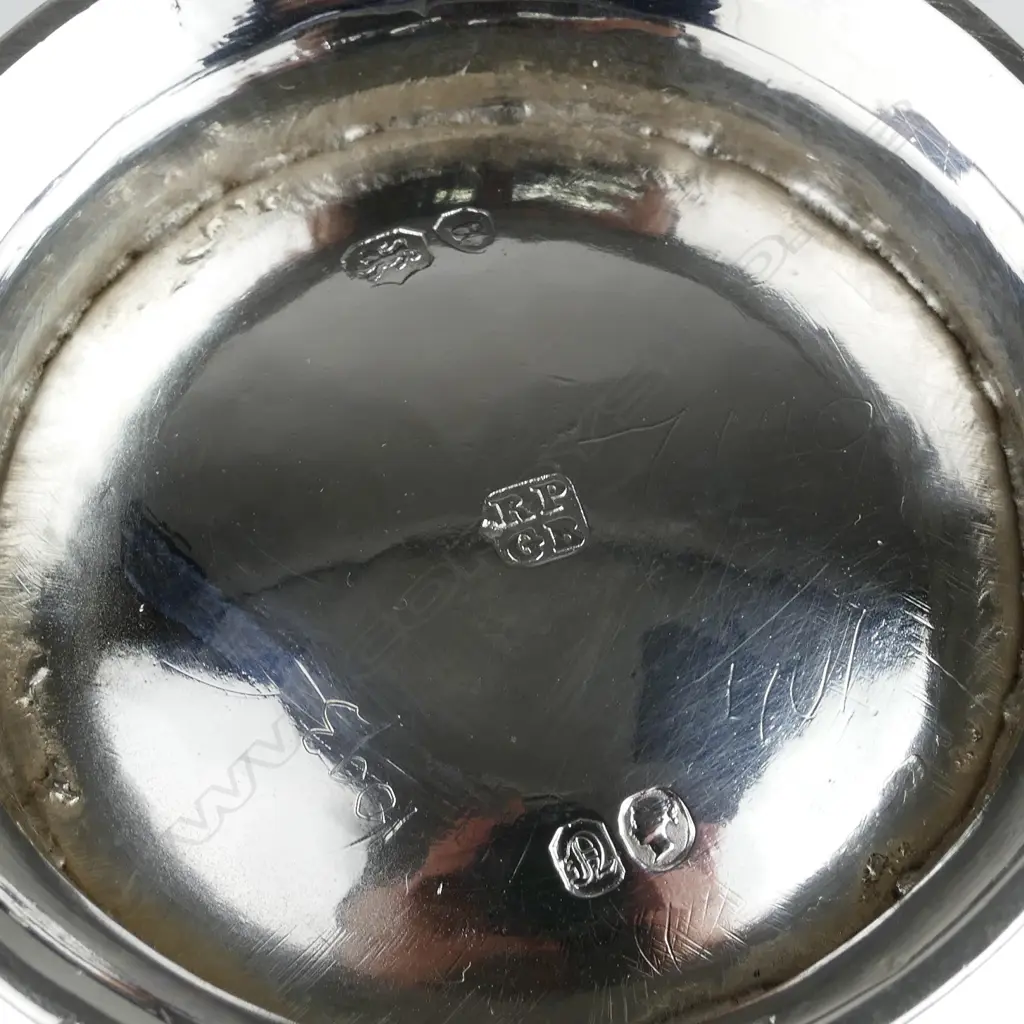 A Victorian silver milk jug Image 1++