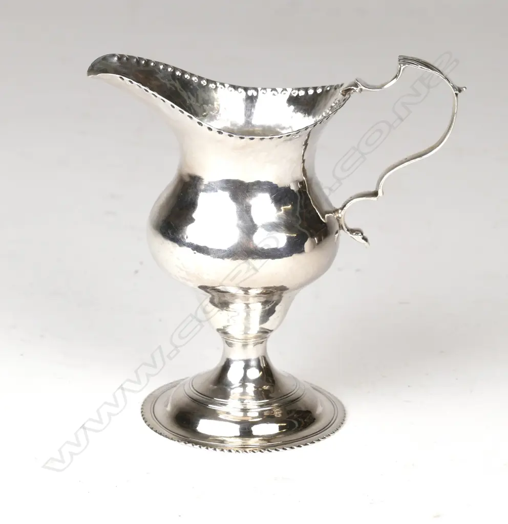 A George III silver creamer Image 1++