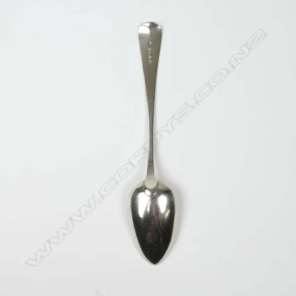 A silver tablespoon Image 1++