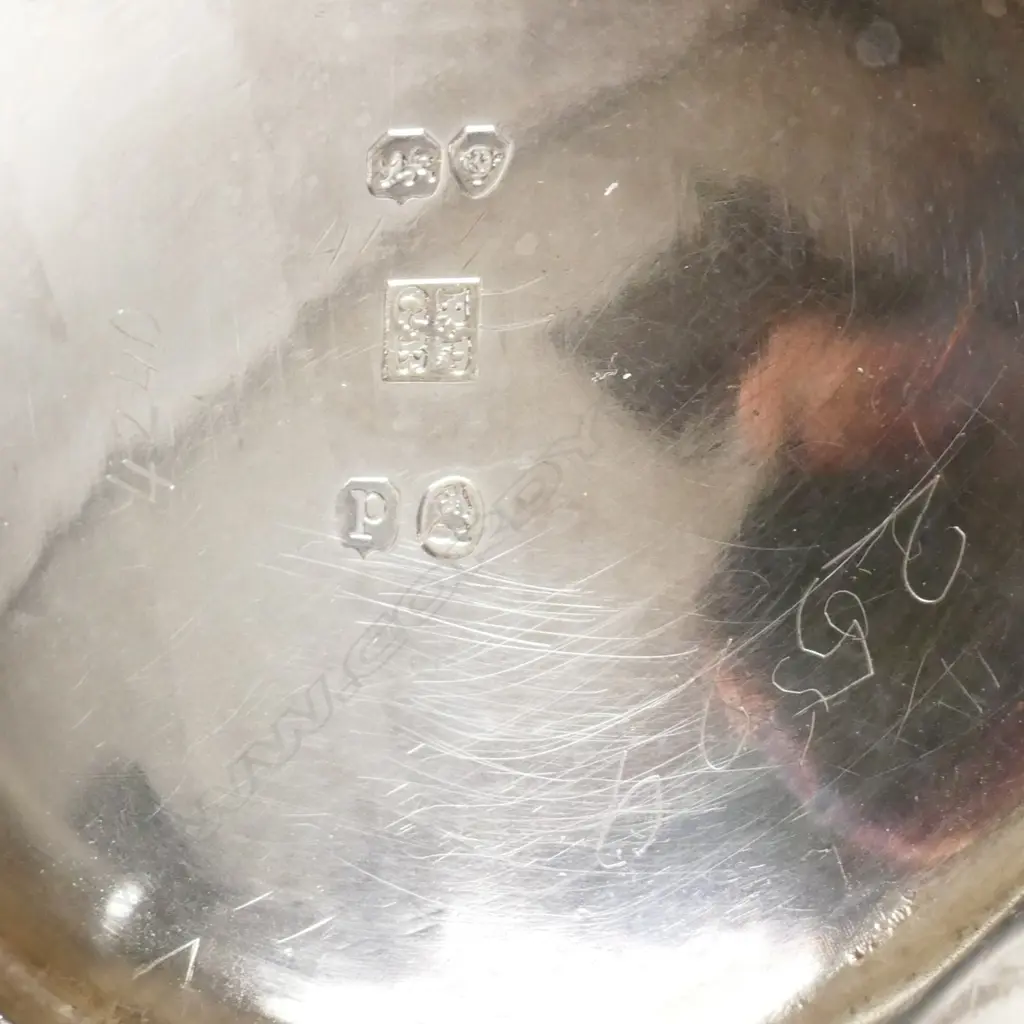 A boxed set of six silver Art Deco teaspoons Image 1++
