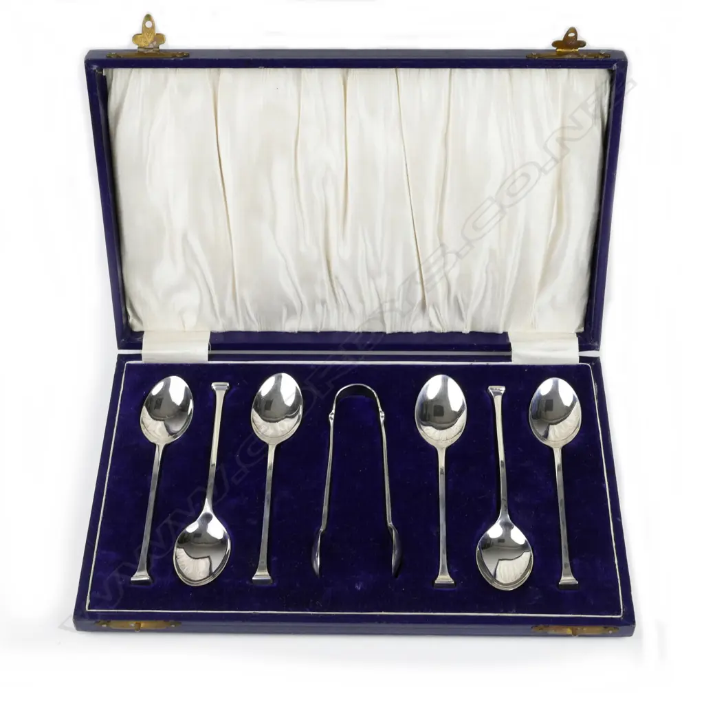 A boxed set of six silver Art Deco teaspoons Image 1++