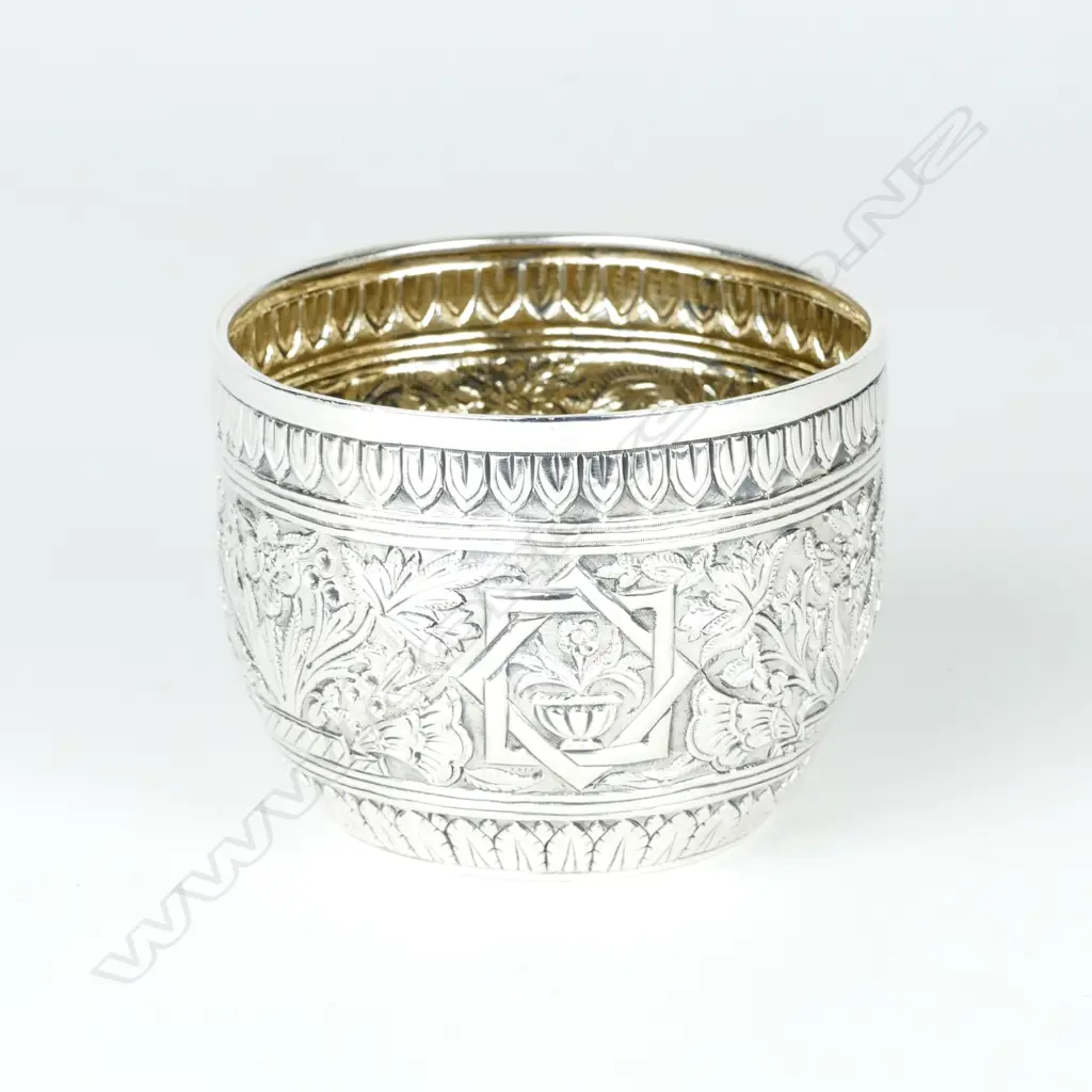 A small Victorian circular silver basin Image 1++