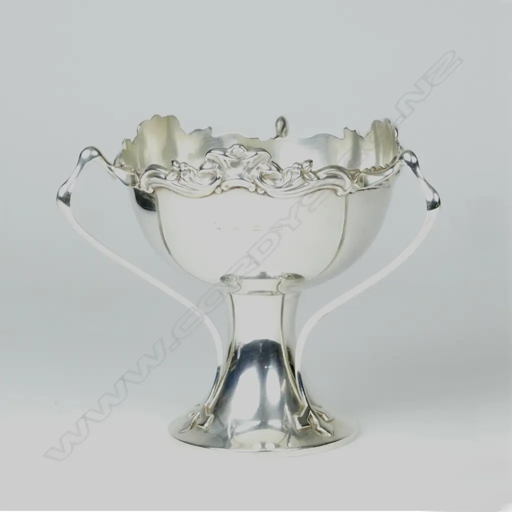 An Art Nouveau silver stem dish Image 1++