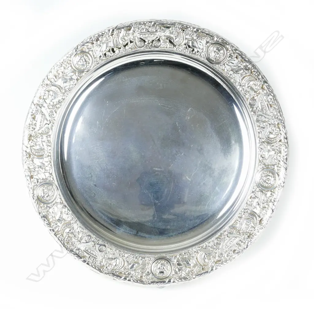 A heavy Edwardian silver circular shallow dish Image 1++