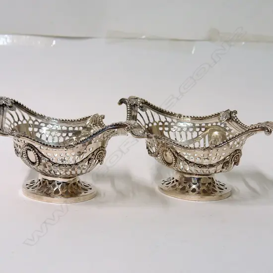 A pair of Edwardian quality silver bon-bon dishes