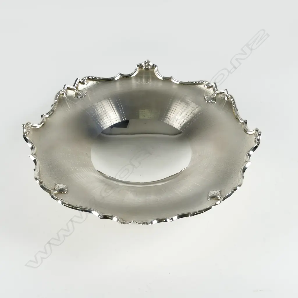 A silver dish on stand Image 1++