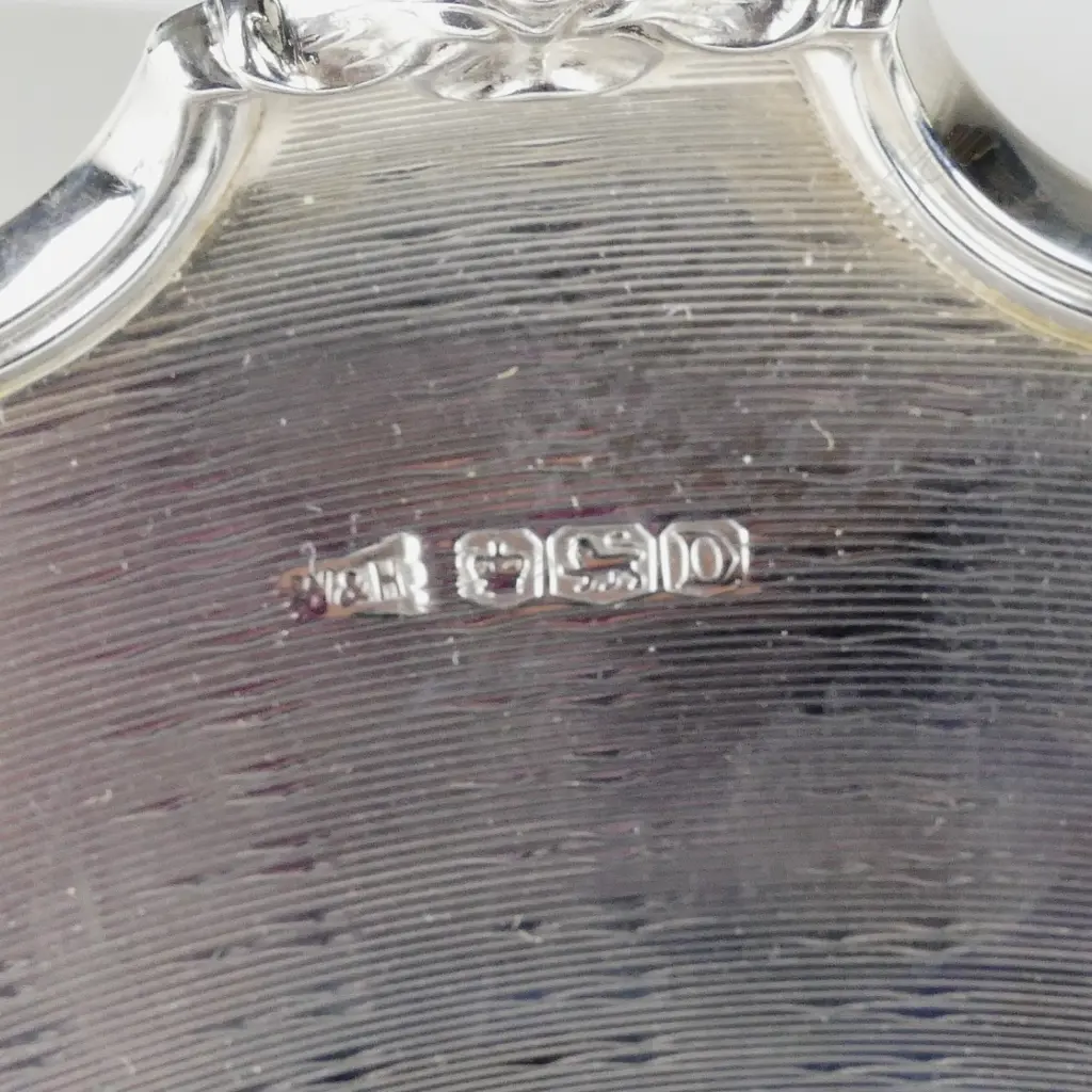 A silver dish on stand Image 1++