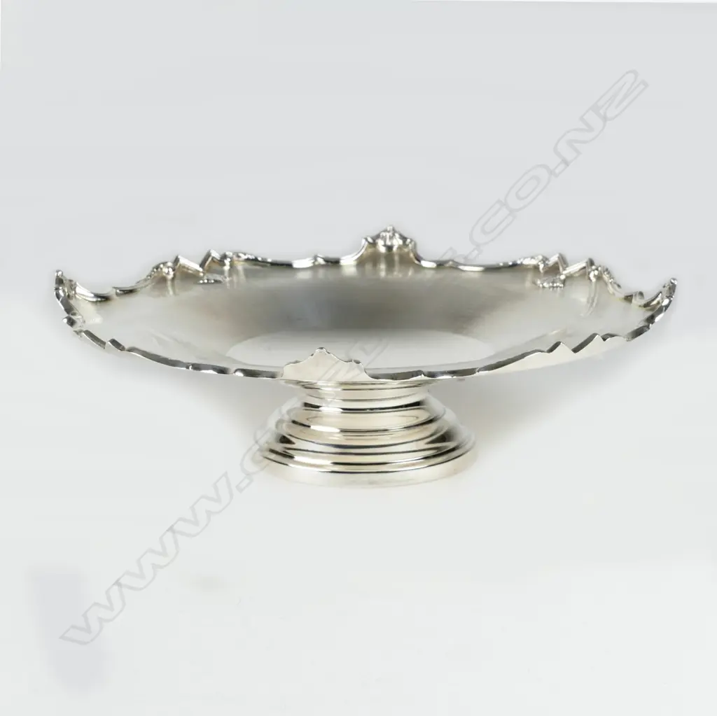A silver dish on stand Image 1++
