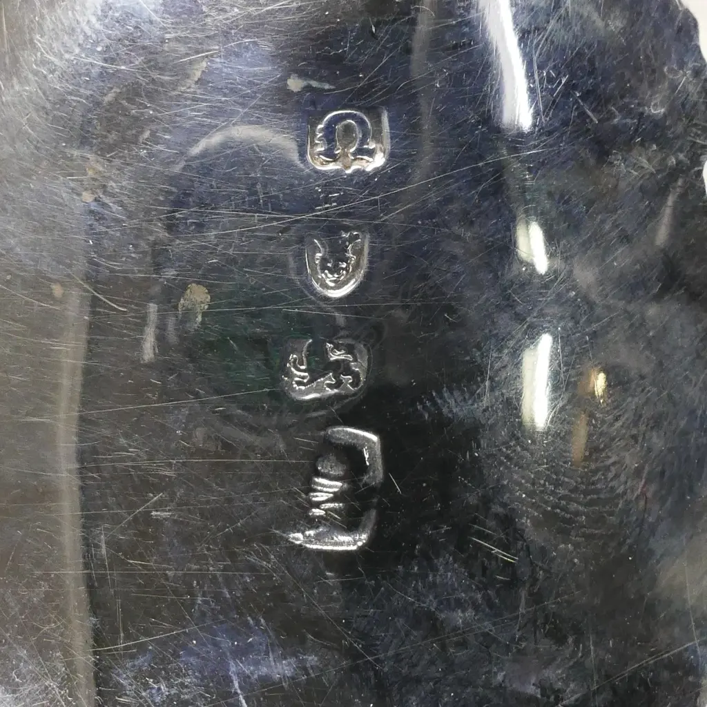 A George III silver sauce boat Image 1++