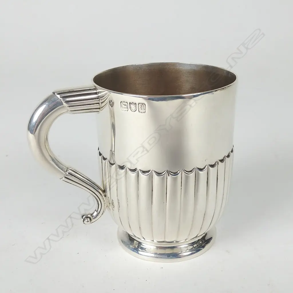 A Victorian silver christening mug Image 1++