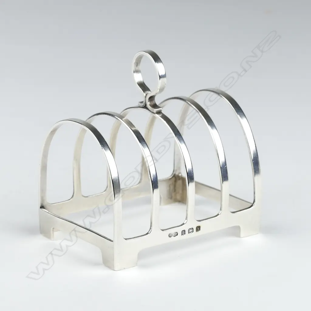 A small silver toast rack Image 1++