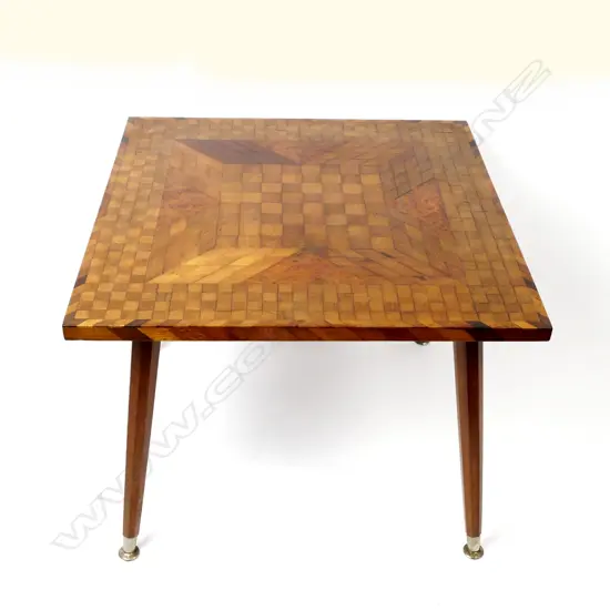 A New Zealand timbers chess table