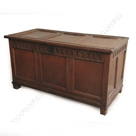 A Georgian oak coffer