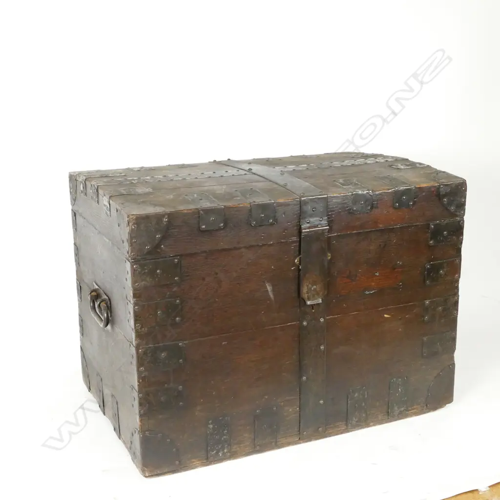 A 19thC oak and iron bound silver chest Image 1++