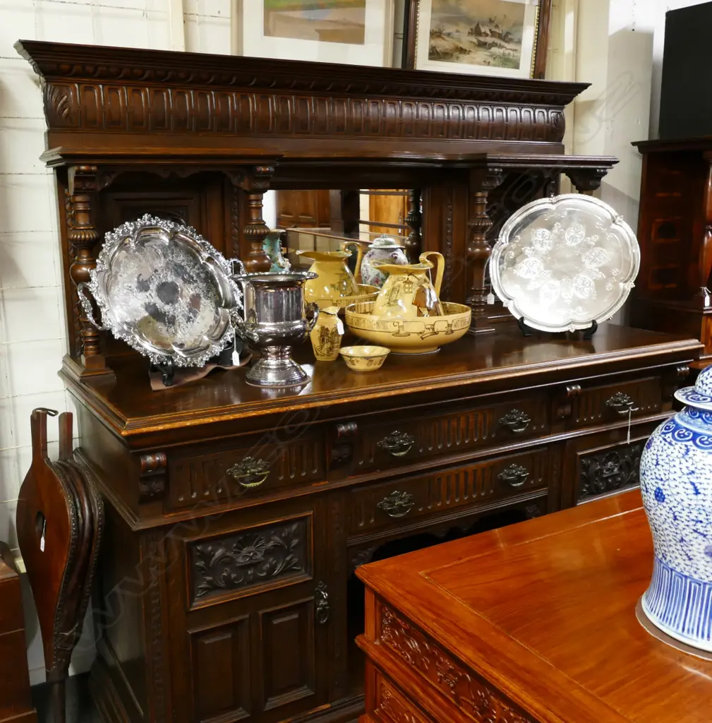 A Georgian oak country cabinet Image 1++