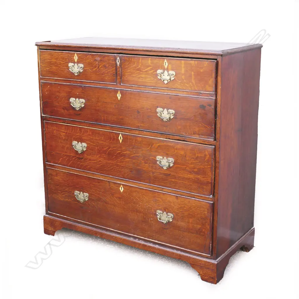 A Georgian oak secretaire chest Image 1++