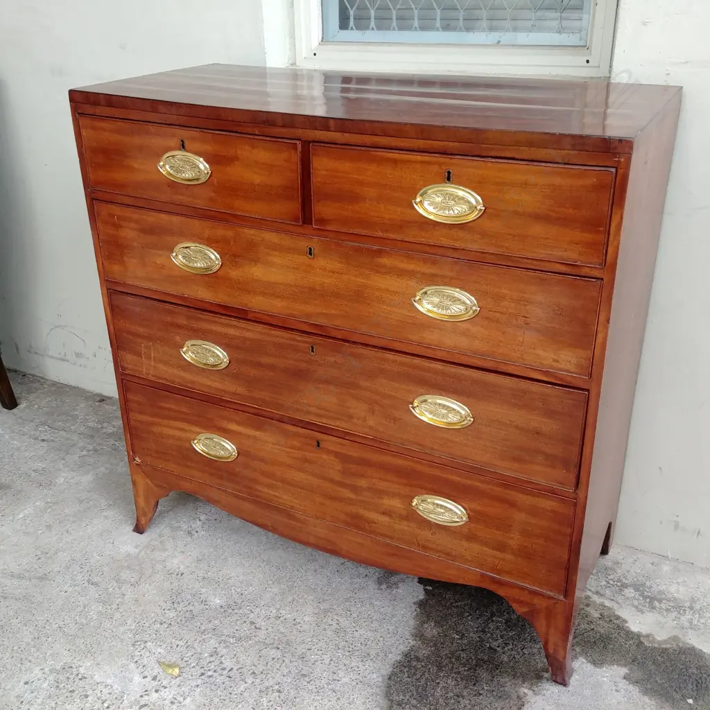 A Georgian mahogany flat front five drawer chest Image 1++