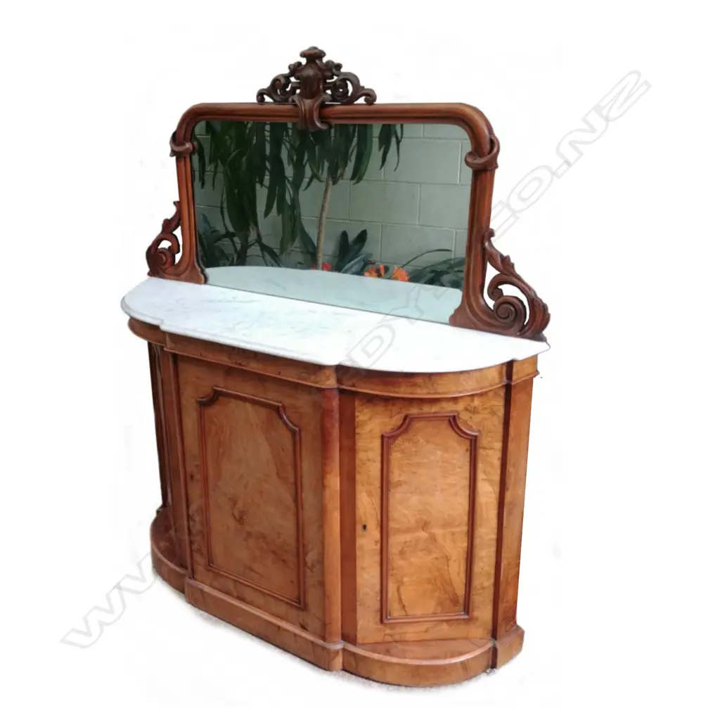 A Victorian walnut credenza Image 1++